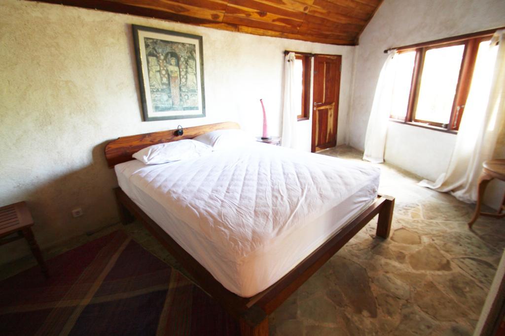 Boa Hill Surf House Hotel Nembrala Exterior foto