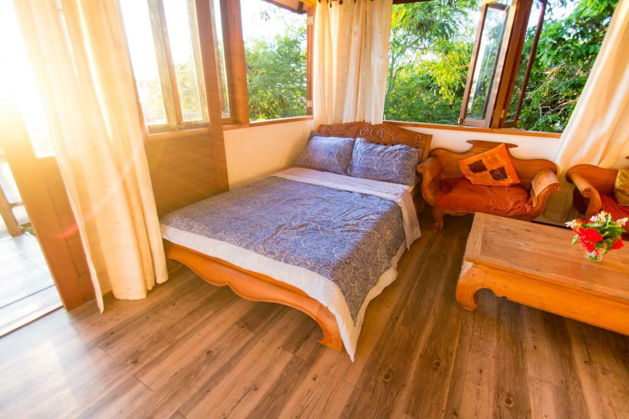 Boa Hill Surf House Hotel Nembrala Exterior foto